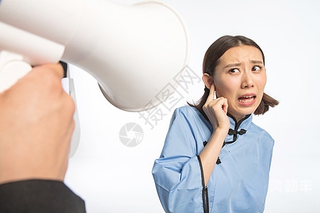 晚上又疼又叫的视频声音下载深夜的呼唤，疼痛与呼喊交织的视频声音下载的探索-第2张图片