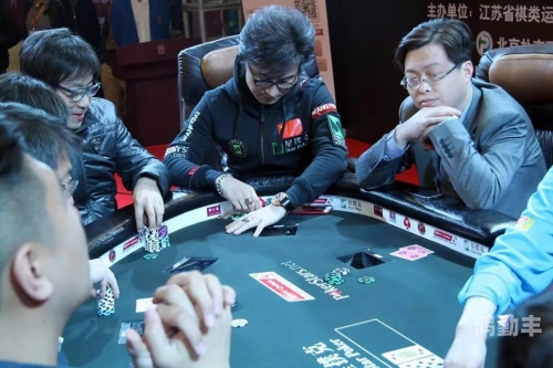 两人打扑克完整视频两人打扑克完整视频的背后故事-第2张图片