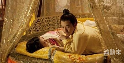 皇后被藩王和神犬赐精皇后与神犬的传奇，藩王赐精之谜