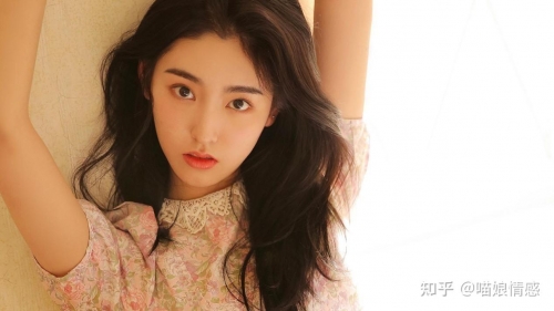 色青男女，情感世界的微妙交织