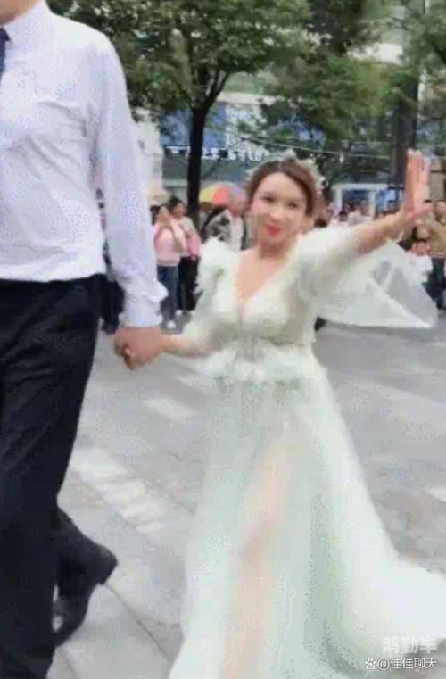 龚玥菲商演视频龚玥菲的独特魅力，一次关于露点的探索-第1张图片