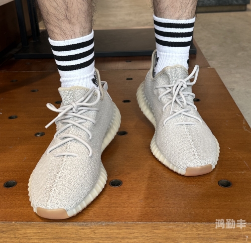 Yeezy 350 亚洲限定亚麻鞋款，2022年潮流新宠的独特魅力-第3张图片