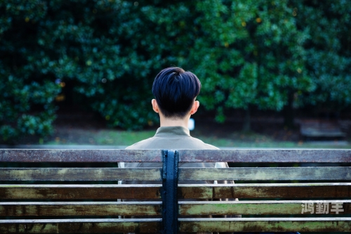 夜里自己一个人弄自己男生独自的夜晚探索，夜里的自我陪伴-第2张图片