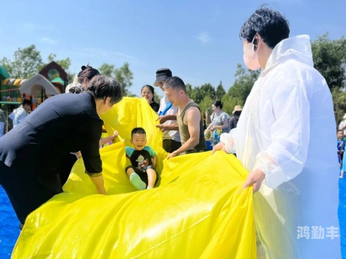 宝宝意外水战，水喷得到处都是的趣味视频揭秘-第3张图片
