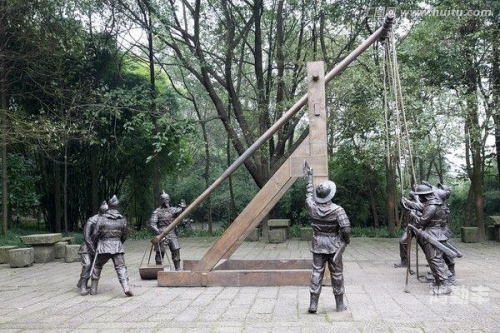 霹雳车是谁发明的?霹雳车，未来都市的极速之梦-第2张图片