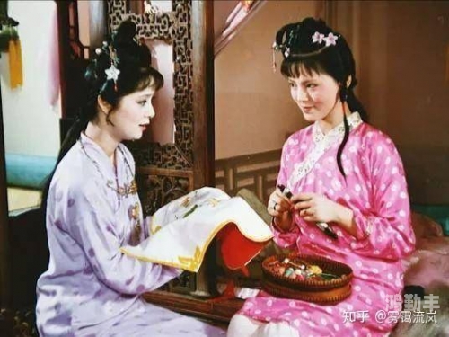 我和退休老妇初试云雨我与退休老妇的云雨初体验-第2张图片