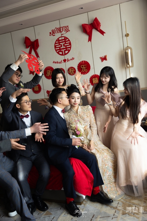 伴郎趁新郎喝醉新娘在婚礼现场说干女明星——娱乐圈的独特魅力-第2张图片