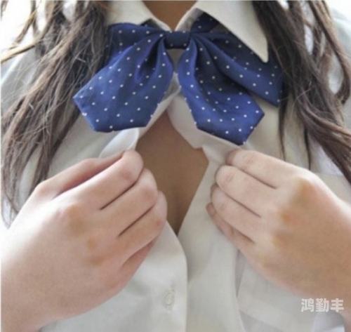 女人祼体艺术摄影自慰女性裸体的艺术与文化探讨-第3张图片