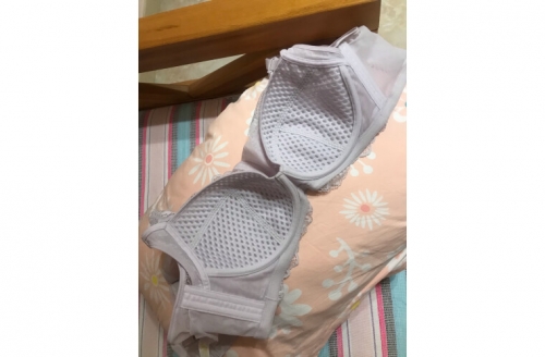 伸进同桌奶罩里摸她胸作文关于伸进同桌奶罩里摸她胸的作文——探讨不恰当行为与自我约束-第1张图片