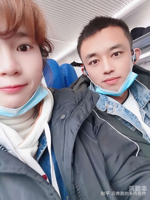 两个男孩子的车图微博双轮之梦——两个男孩子的车图
