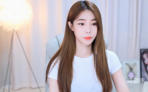 亚洲乱码无人区卡1卡2卡3_探索亚洲乱码无人区的卡系列，卡1、卡2、卡3的背后故事-第1张图片