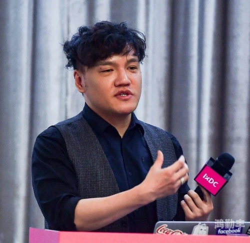 啊轻点灬大巴太粗太长视频乱文探索网络世界的多元体验——以啊轻点灬大巴太粗太长视频为话题-第2张图片