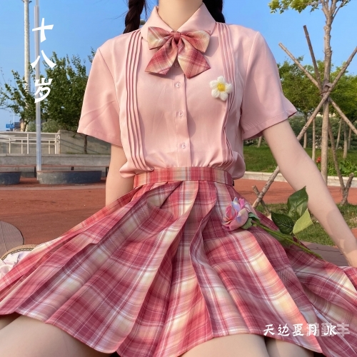 COS粉色JK制服下的白内之谜-第2张图片