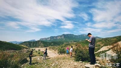 公交之旅中的温暖配合，与陌生人的默契互动-第2张图片