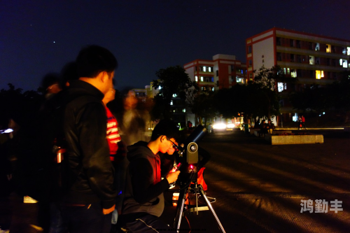 学校停电之夜，与同桌的意外邂逅-第1张图片