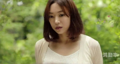 美女脱脱图片美女脱脱图片的审美与道德边界探讨-第1张图片