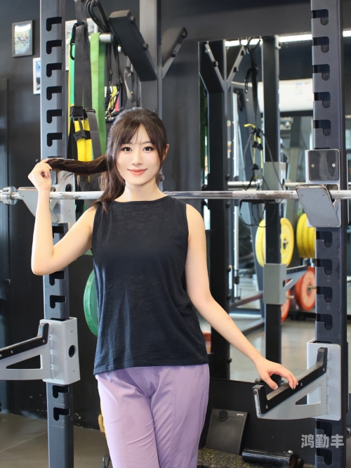 体育老师女主角是谁邪恶的女体育老师——阴影下的教育-第1张图片