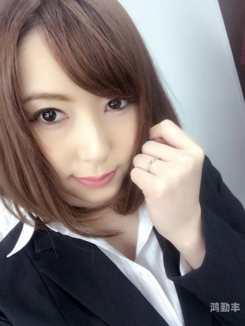 波多野结衣 诱惑 午夜波多野结衣的独特魅力，诱惑的诠释-第1张图片