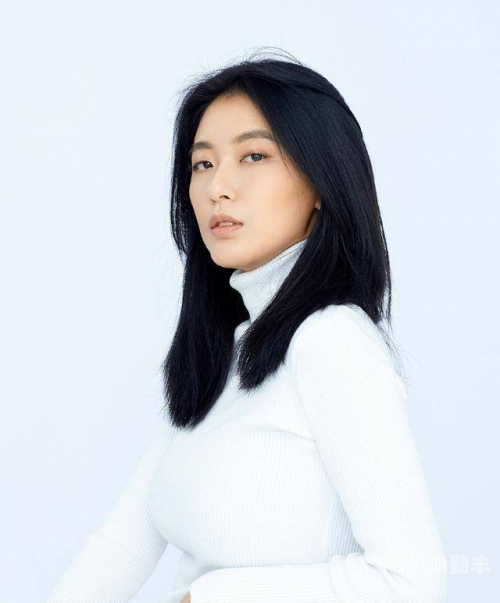 让子弹飞中的女让子弹飞背后的魅力，大胸女角色深度解析-第2张图片