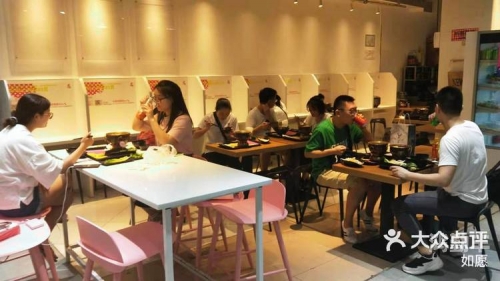 两个上面一人吃B双层之上的共享与和谐——两人共食B的体验