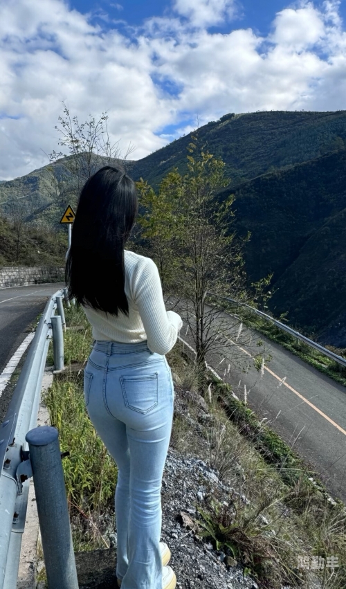 美女脱去所有裤子的背后-第2张图片