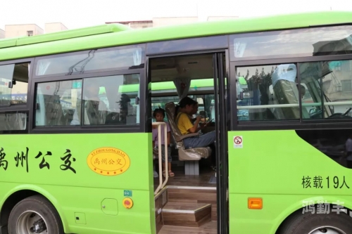 公交车被上高湖了还能坐吗公交车意外上高湖，乘客如何应对？