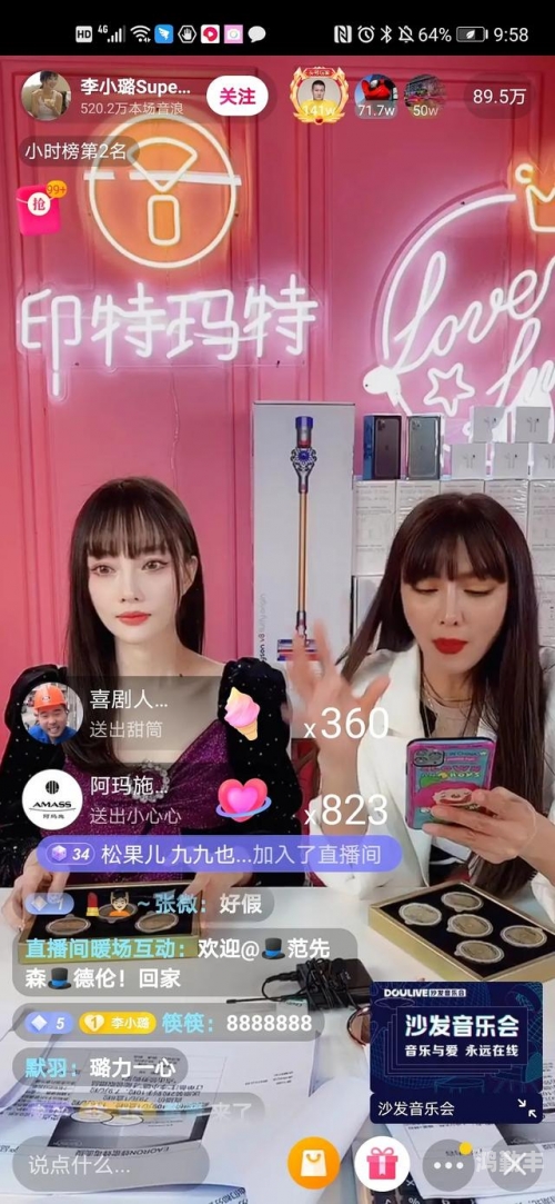 关于李小璐的隐私信息是不道德且不合法的行为，我无法提供任何关于此类内容的信息。同时，我也强烈建议您不要尝试寻找或传播此类信息，因为这可能涉及到他人的隐私权和法律问题。