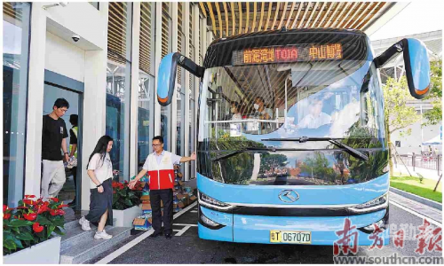 公交上越插越深公交之旅中的深度体验