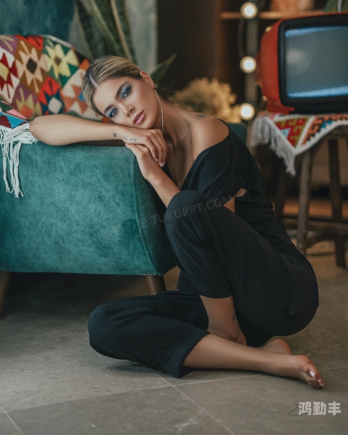 美女打屁股美女MM131的魅力世界-第1张图片