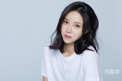 1V1游戏中的角色扮演与女主的肉搏情节-第1张图片