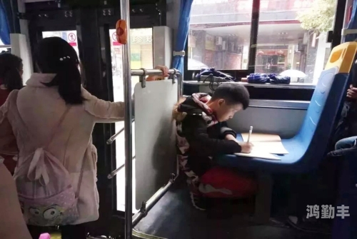 公交车内车座疯狂做的视频公交车内车座疯狂的瞬间——公共空间行为失范的反思-第2张图片