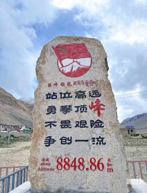 跨越千山万壑的触碰——他的手与珠穆朗玛峰的交汇