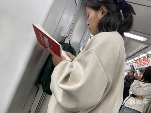 在地铁被顶怎么办地铁遭遇意外情况，如何应对被高C的困扰